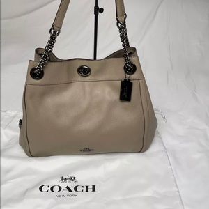 Coach Edie Turn Lock Taupe Pebbled Leather Shoulder Bag Excellent Condition